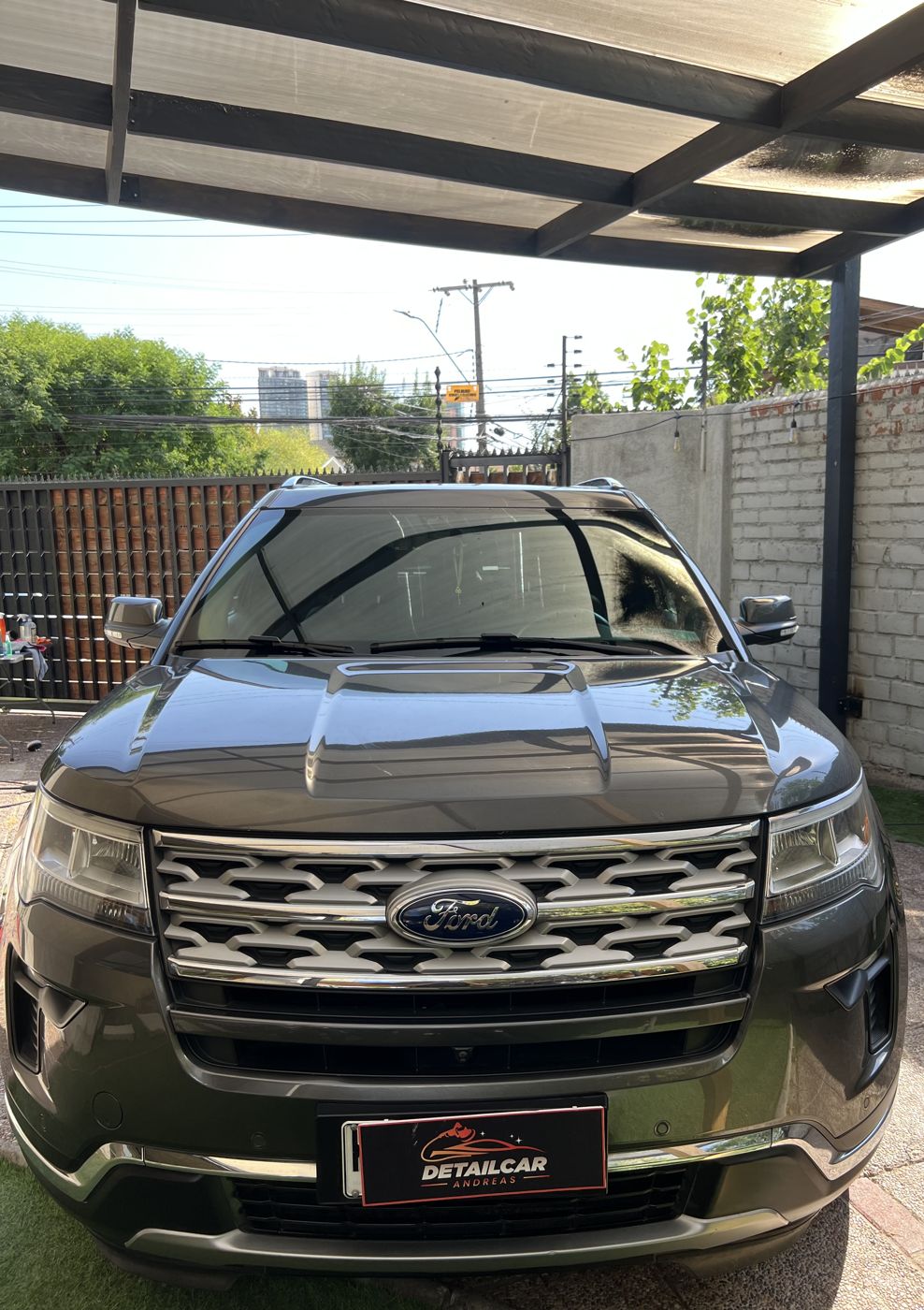 Ford Explorer con detailing a domicilio en Santiago