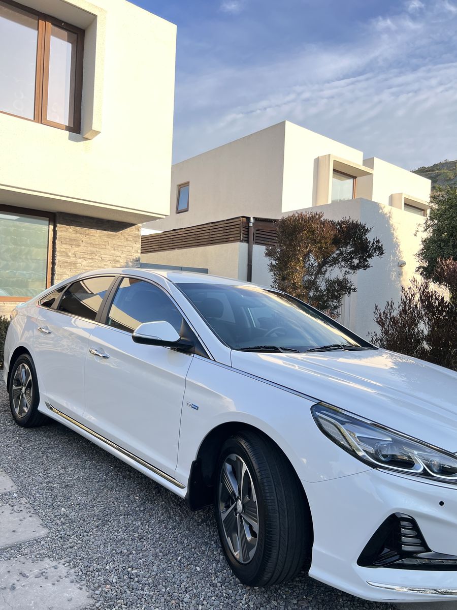 Hyundai Sonata blanco con detailing exterior a domicilio en Santiago